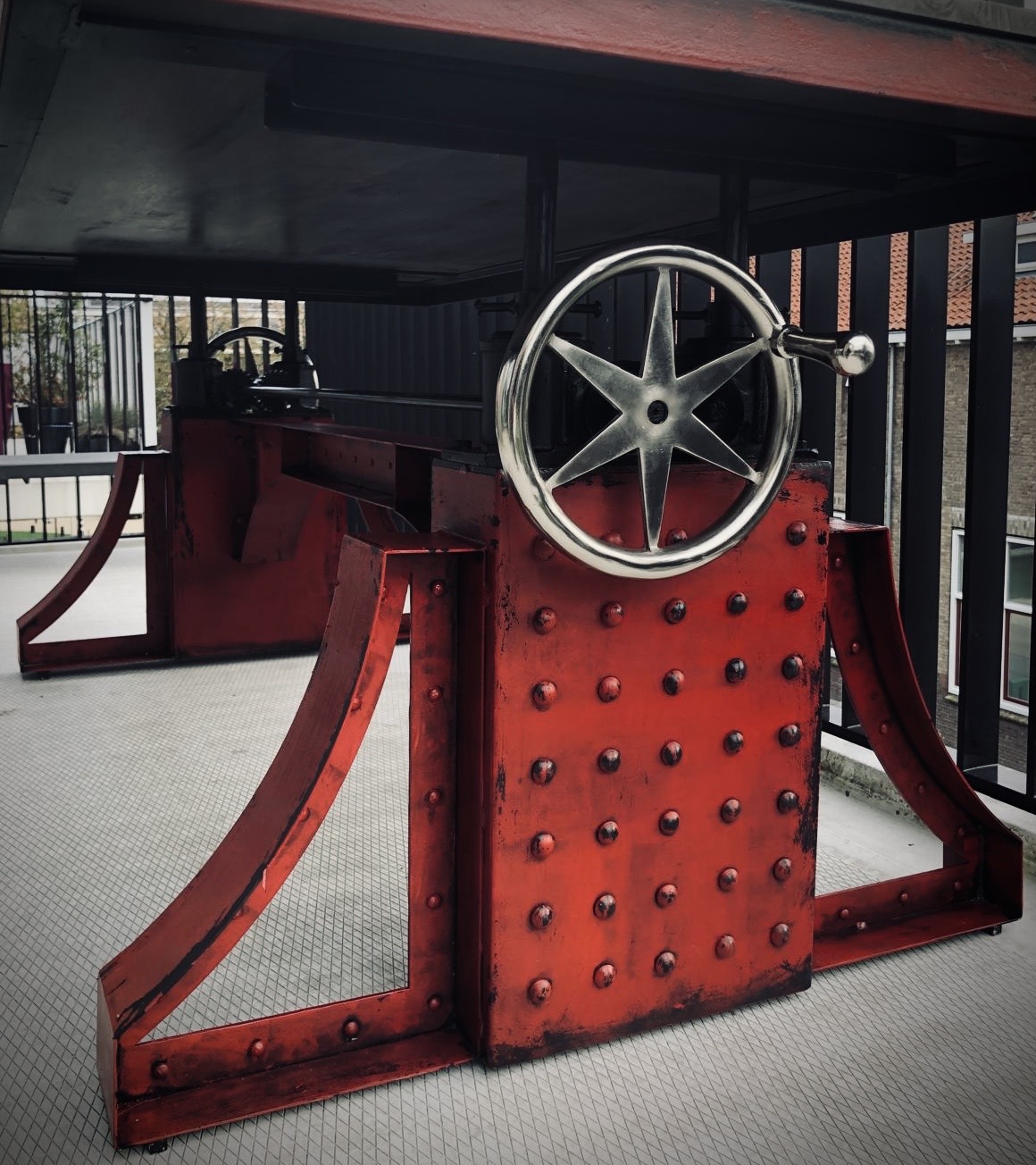 Adjustable table Bronx red