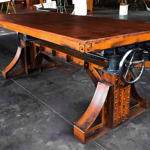 Ajustable industrial table