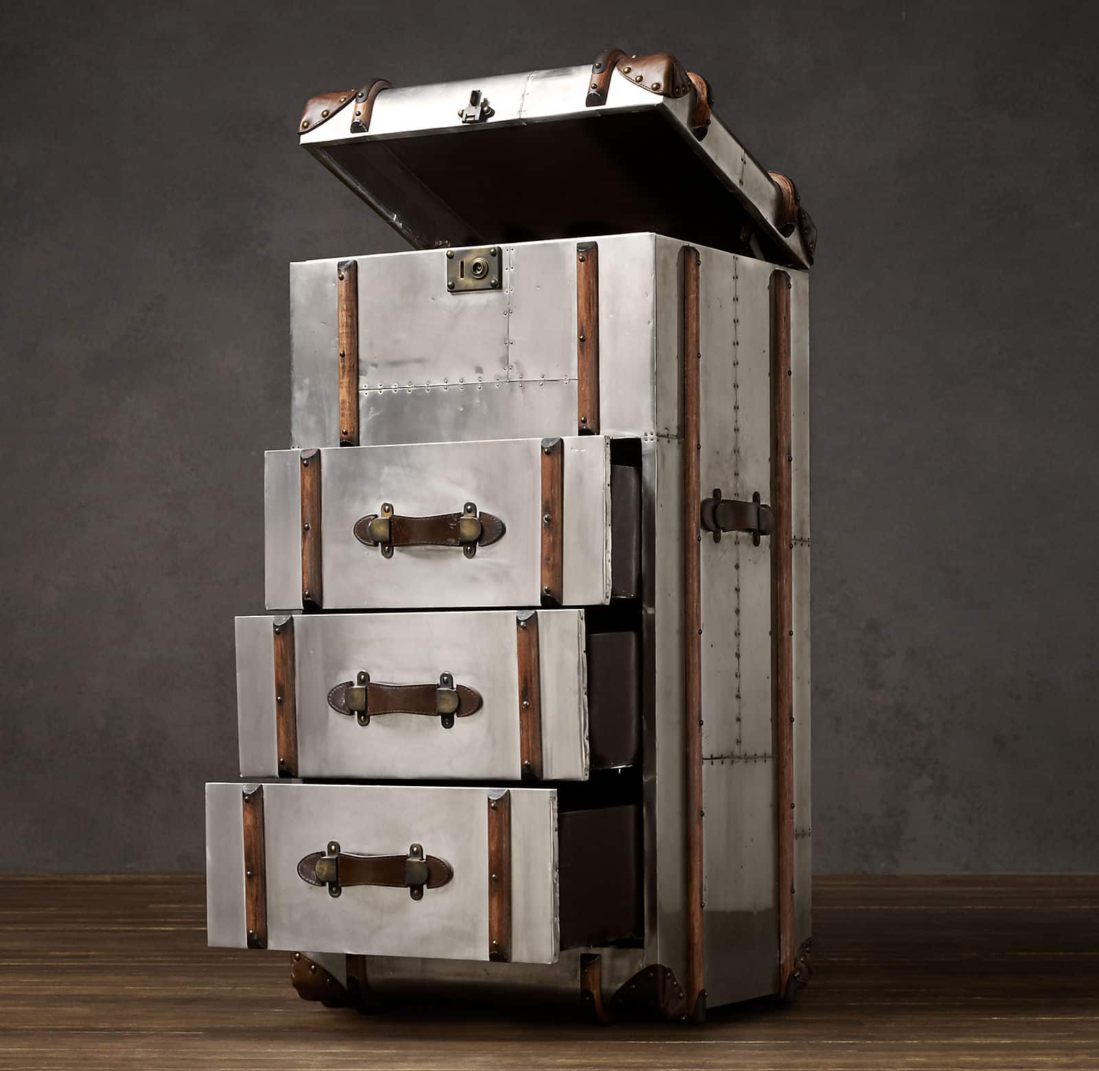 Aviator ladekast Trunk heeft een afmeting van 125 hoogte x 60 breedte x 50 diepte