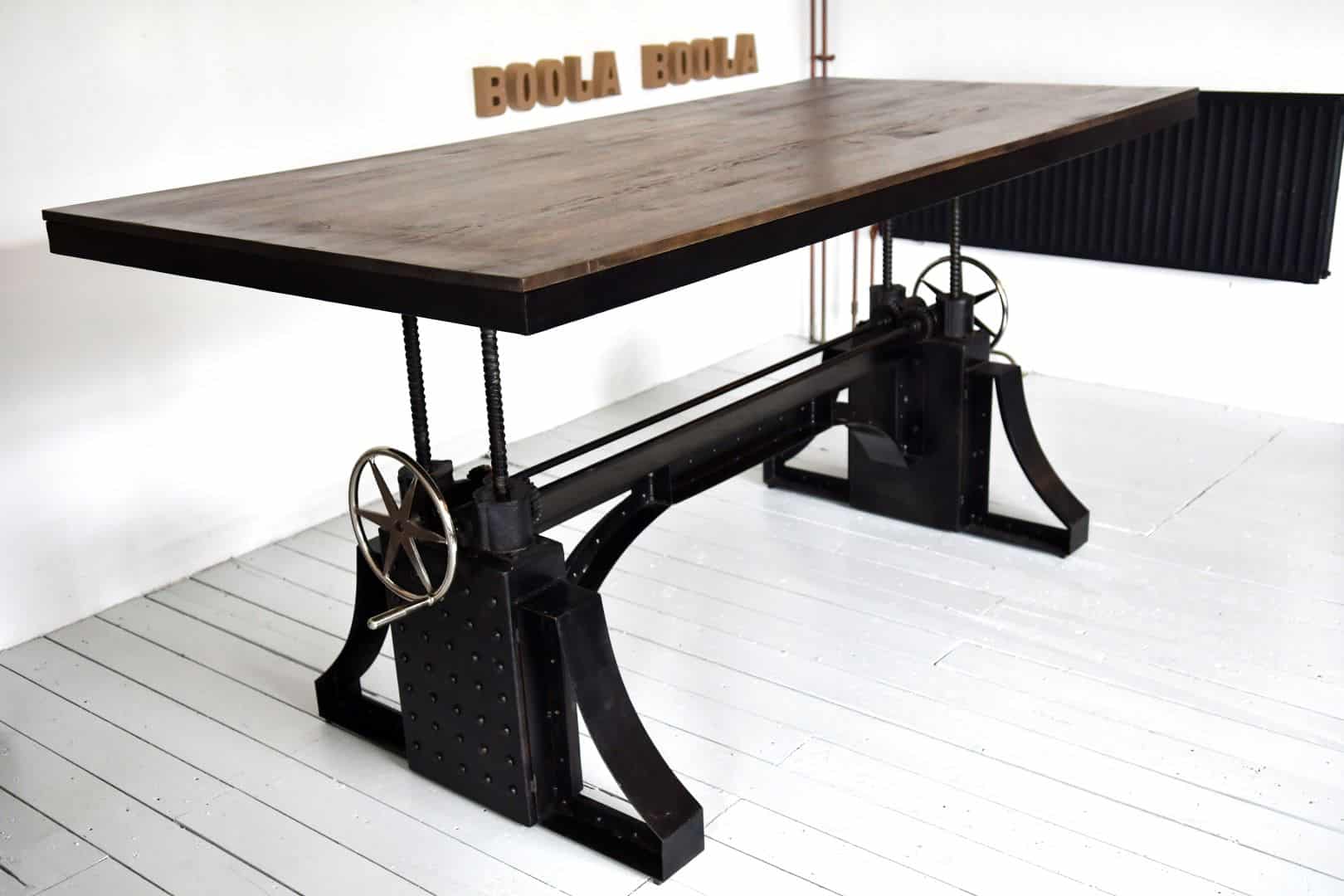 Adjustable table Bronx with a black table base
