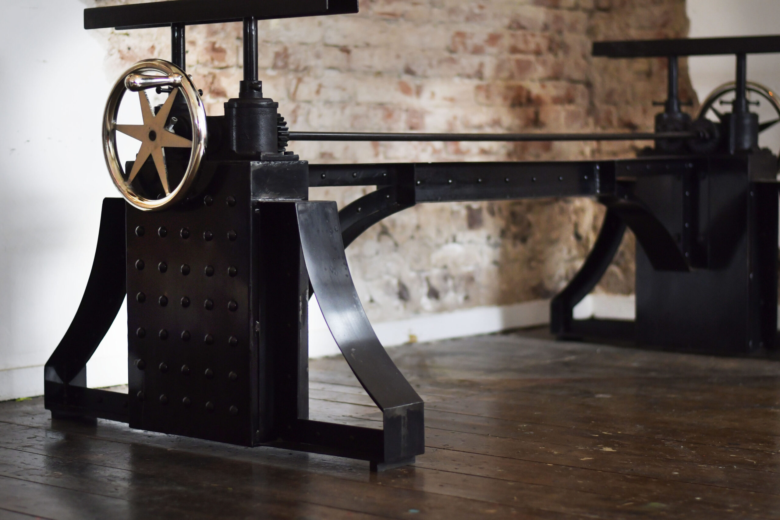 In hoogte verstelbare tafel Rock met Old Truck wood blad