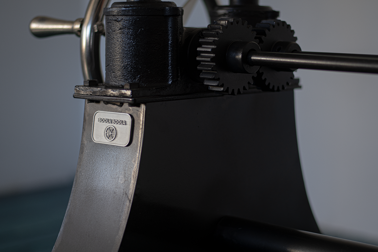 Detail photo crank table Bow double spindled