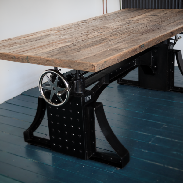In hoogte verstelbare tafel rock vintage zwart old truck wood tafelblad
