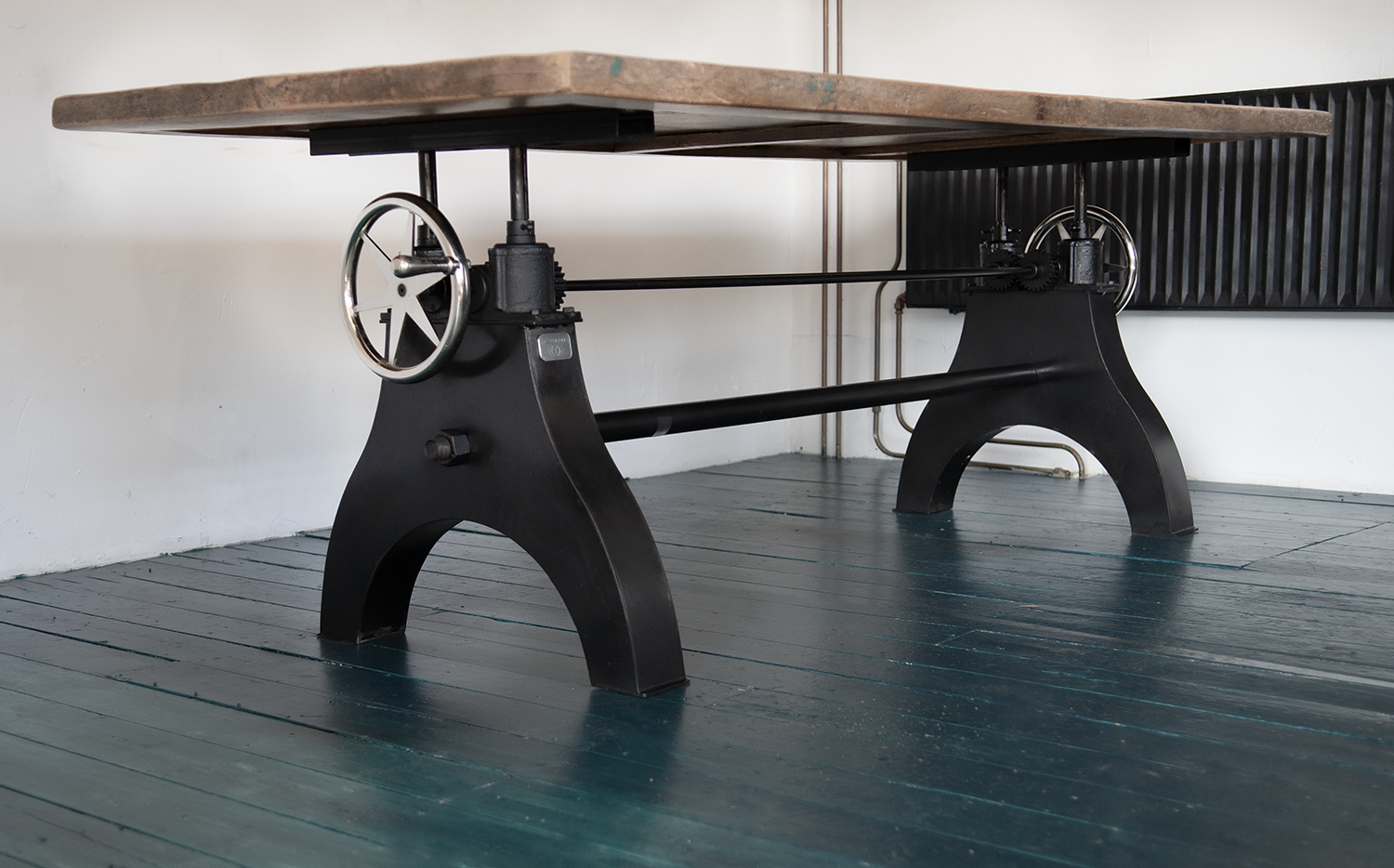 Crank table Bow old truck wood table top